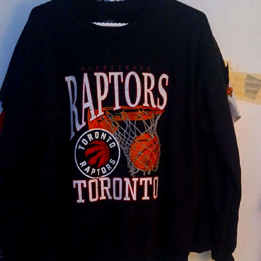 NBA Black Sweatshirt Toronto Raptors Size M COLOR BLACK ORANGE RED WHITE